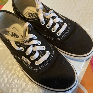 Van’s kid’s U.S. size 2,5 black and white